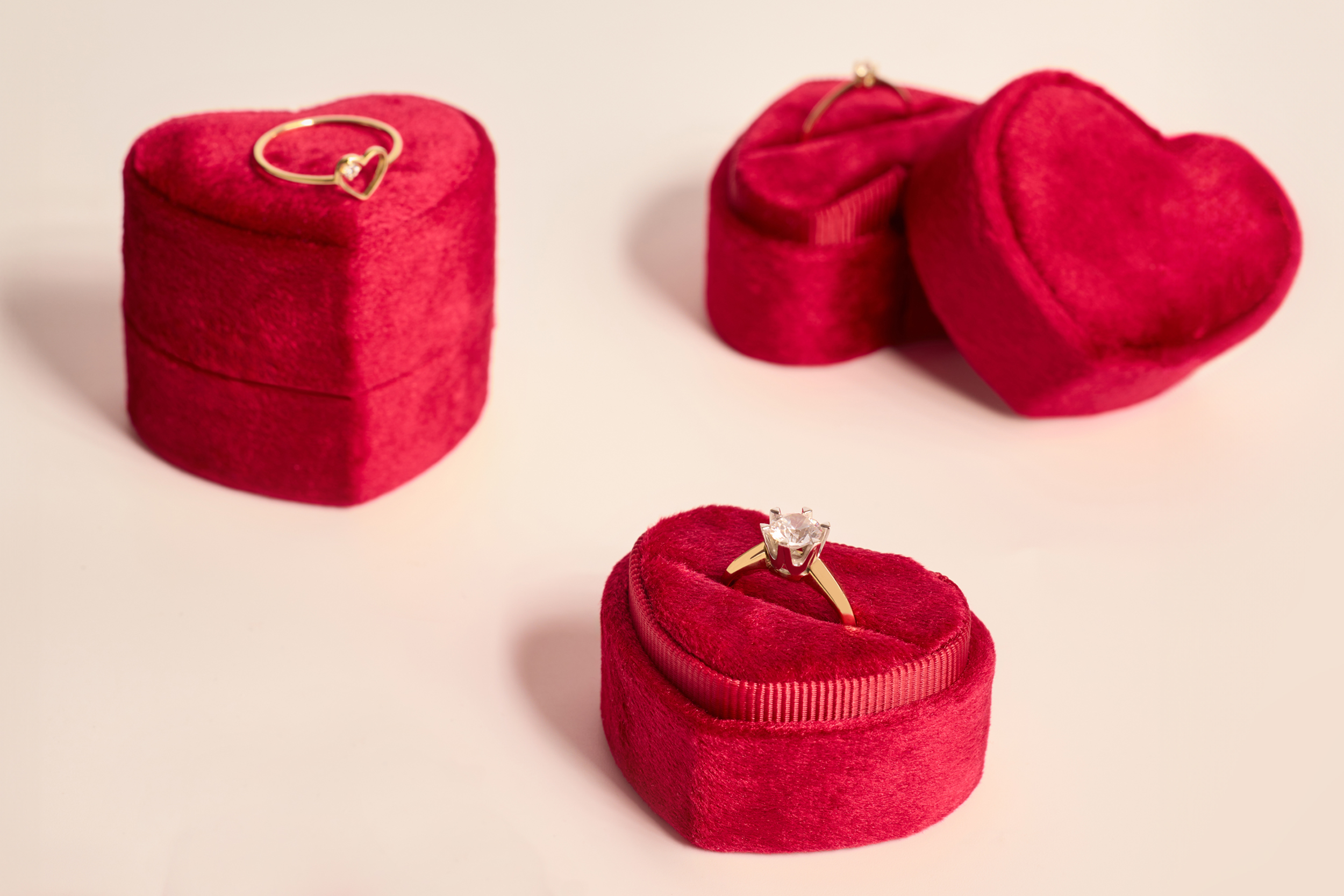 Jaki pierścionek zaręczynowy wybrać, aby był oryginalny?